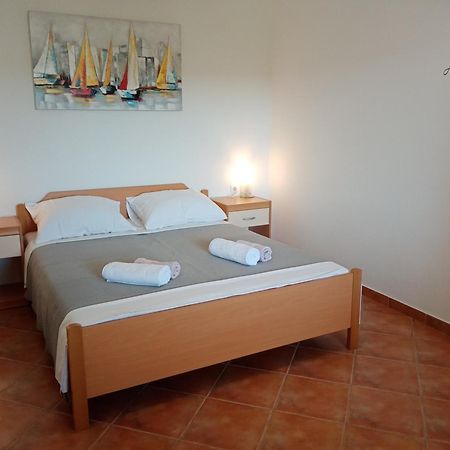 Apartments Marina Лопар Экстерьер фото